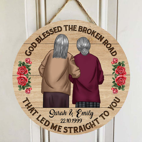 Old Couple Woman & Woman Circle Sign - God Blessed The Broken Road That Led Me Straight To You Wooden Circle Sign - TT0622QA